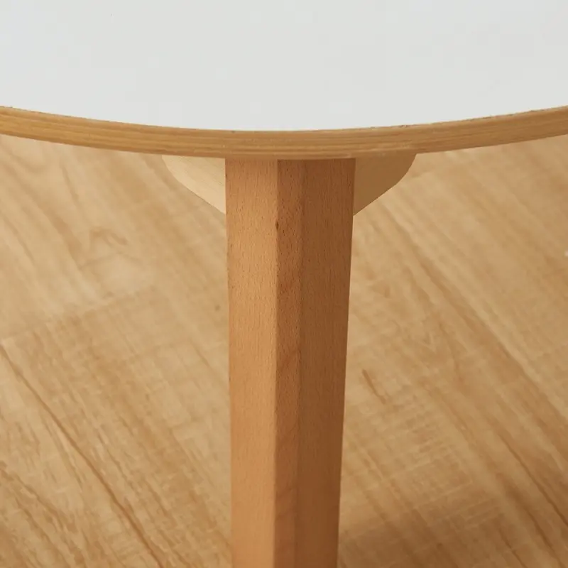 Круглый стол W.webp